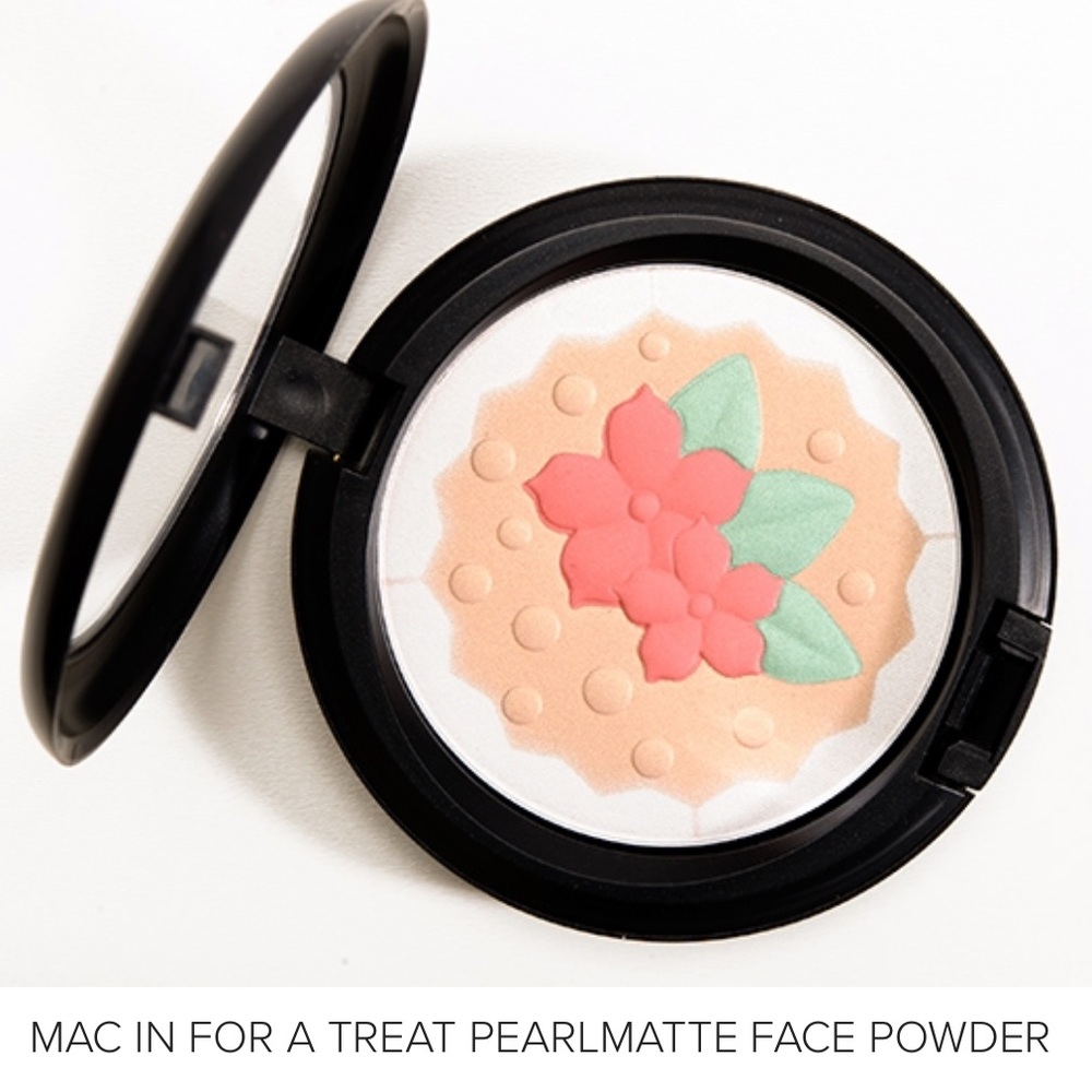 🆕 MAC In for a Treat Pearlmatte Face Highlighter